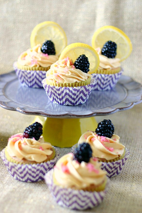 BlackBerry Lemon Cupcakes with Frosting