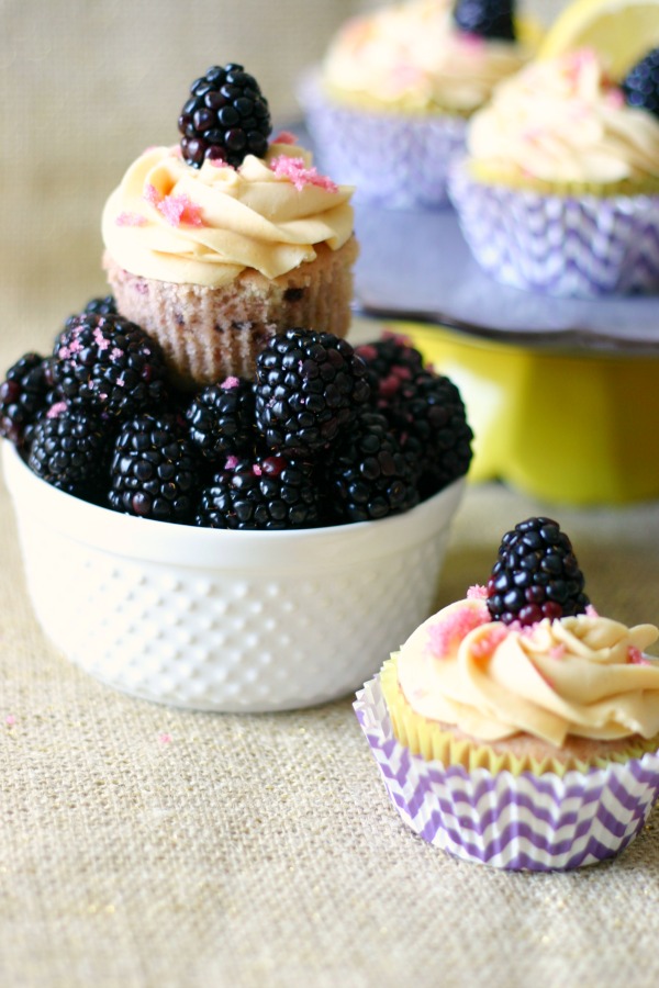 BlackBerry Lemon Cupcakes with Frosting