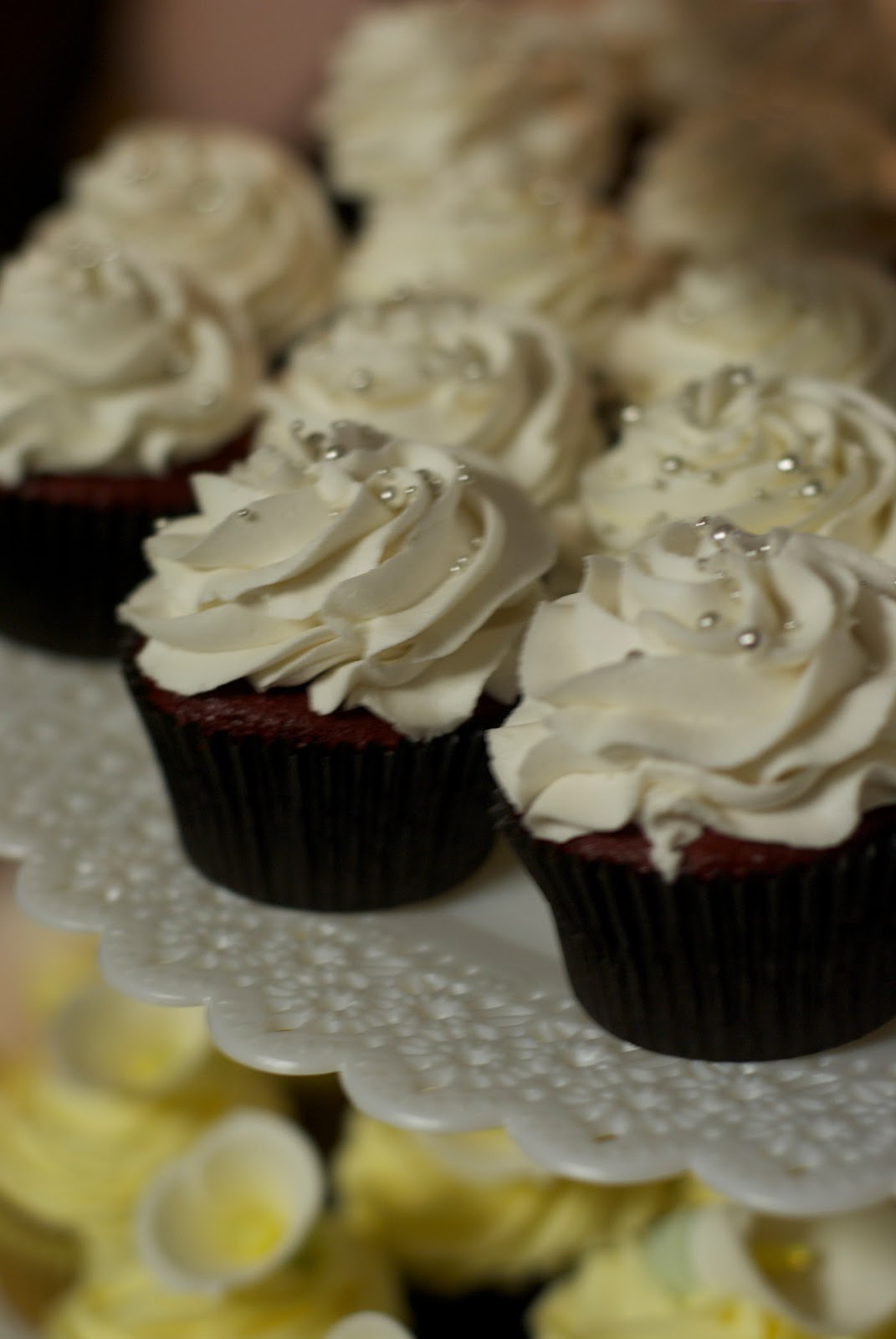 Calla Lily Wedding Cakes with Cupcakes