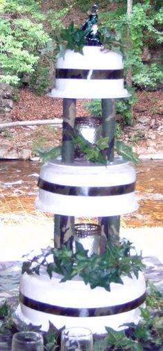 Camo-Themed Wedding Cakes Camo-Themed Wedding Cakes