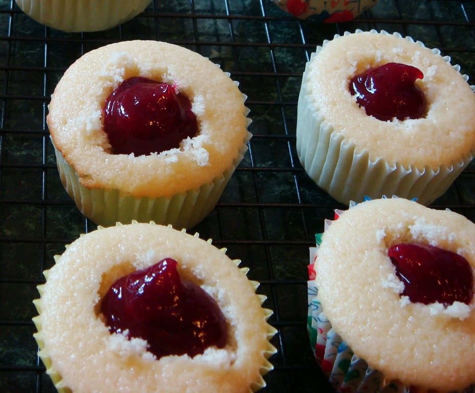 Cupcakes with Raspberry Filling