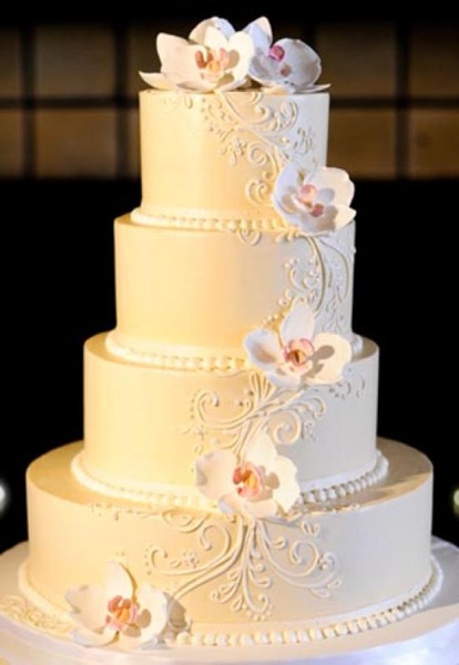 Elegant Buttercream Wedding Cake with Flowers