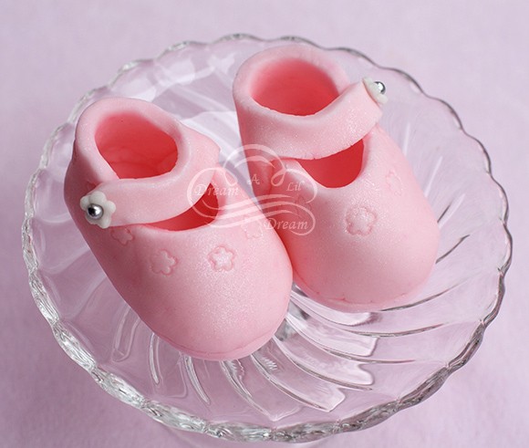 Fondant Baby Bootie Cake Fondant Baby Bootie Cake