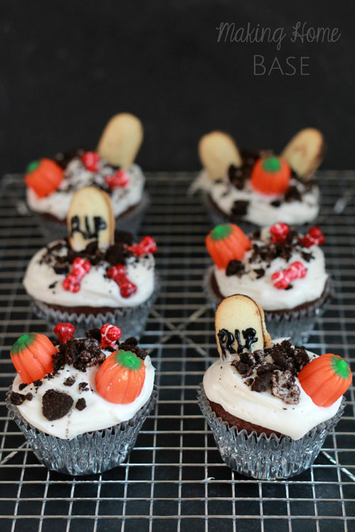 Graveyard Cupcakes Halloween Ideas