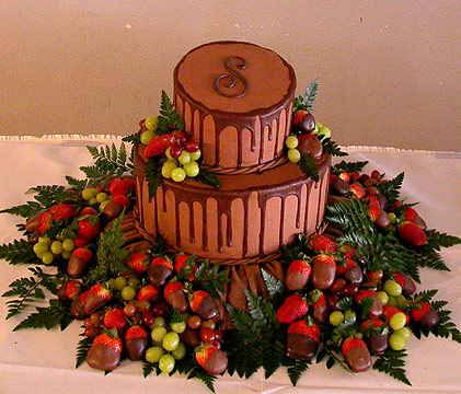 Grooms Cake with Chocolate Covered Strawberries Grooms Cake with Chocolate Covered Strawberries