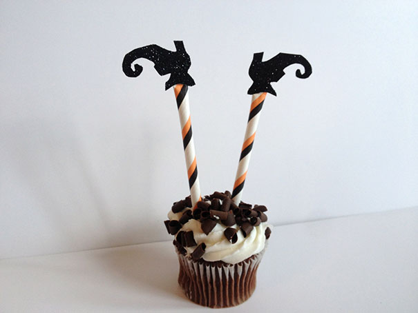 Halloween Cupcakes Witches Legs