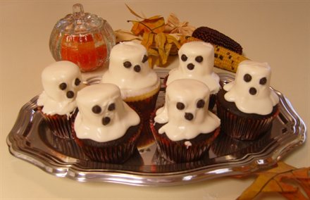 Halloween Marshmallow Ghost Cupcakes