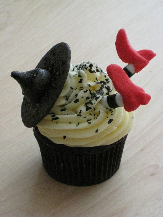 Halloween Wicked Witch Cupcakes Halloween Wicked Witch Cupcakes