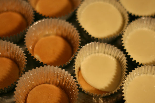 Mini Cherry Cheesecakes with Vanilla Wafers Mini Cherry Cheesecakes with Vanilla Wafers