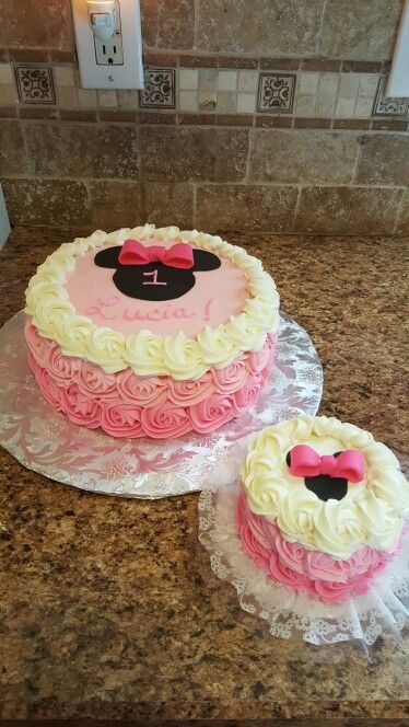 Minnie Mouse 1st Birthday Buttercream Cakes