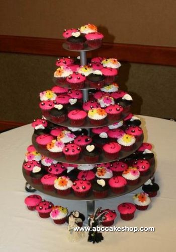 Pink and Black Wedding Cake Cupcakes