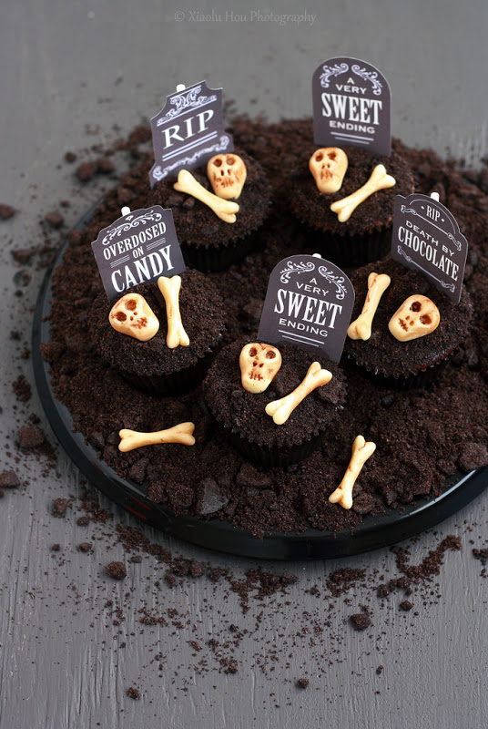 Spooky Halloween Graveyard Cupcakes