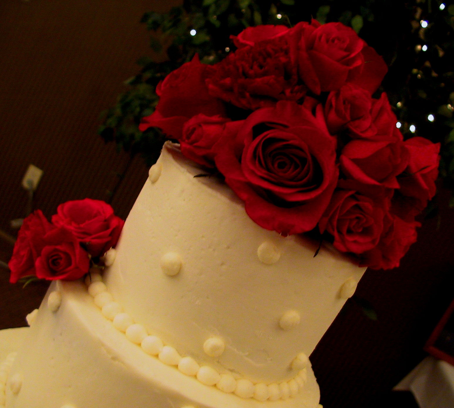 Wedding Cake White with Red Roses