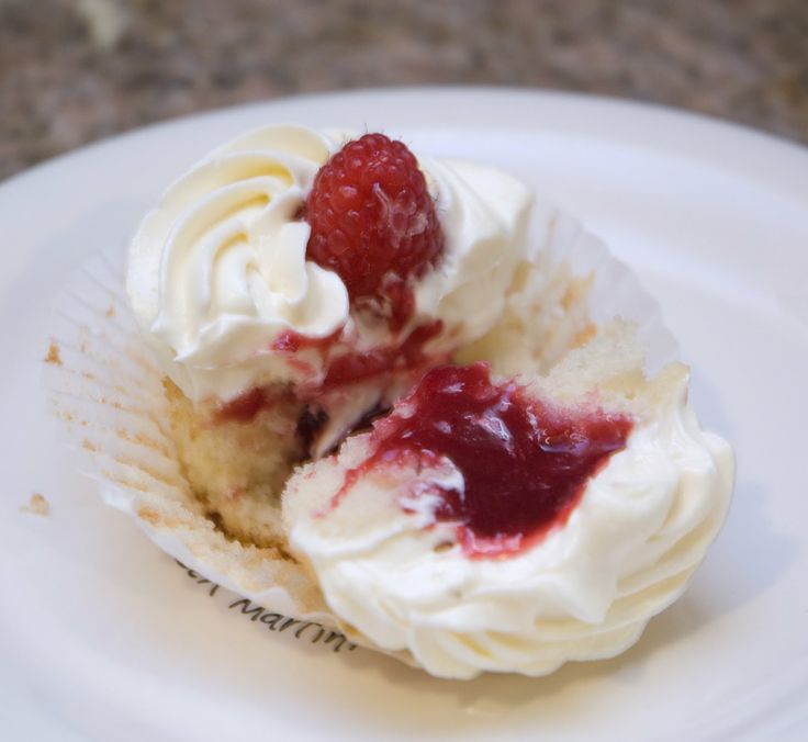 White Chocolate Raspberry Cupcakes