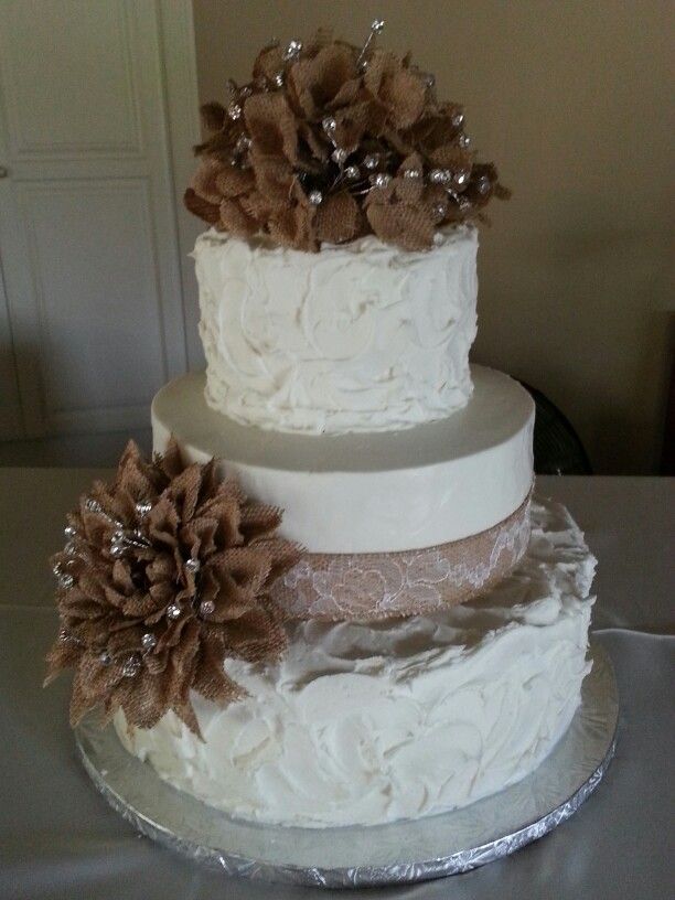 3 Tier Wedding Cake with Burlap