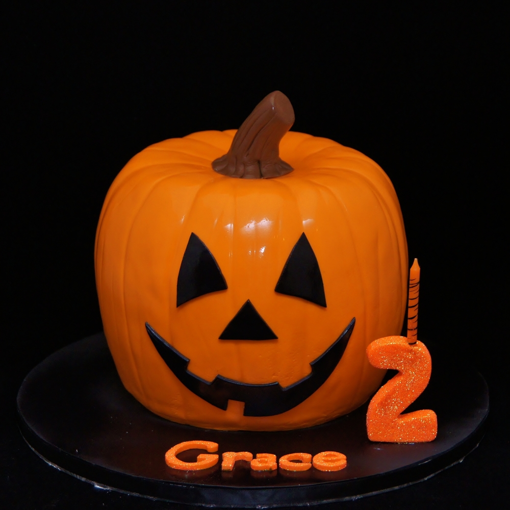 3D Halloween Pumpkin Cake
