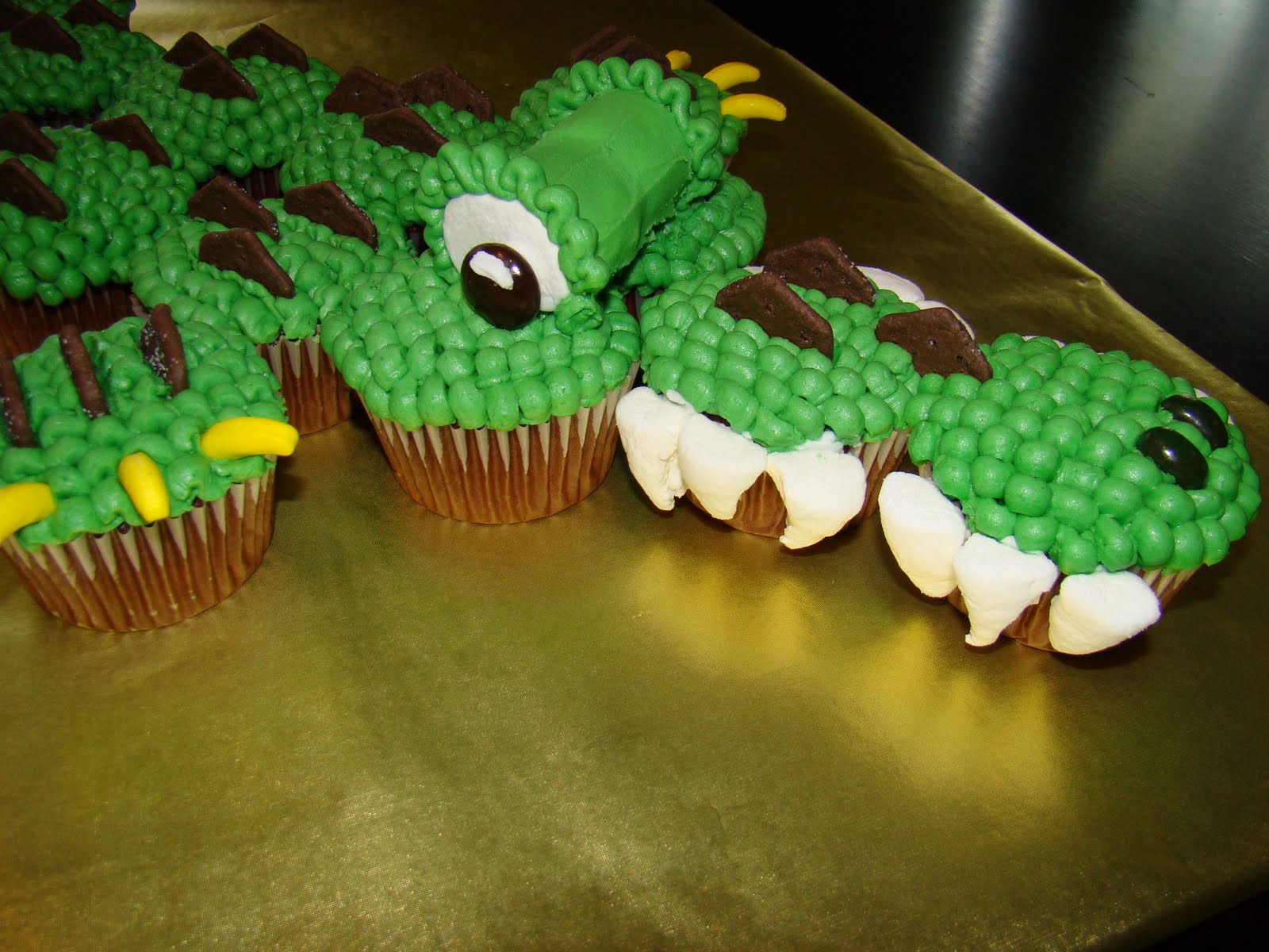 Alligator Cupcake Cake