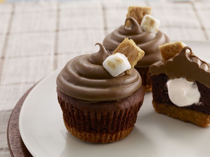 Chocolate Cupcakes with Marshmallow