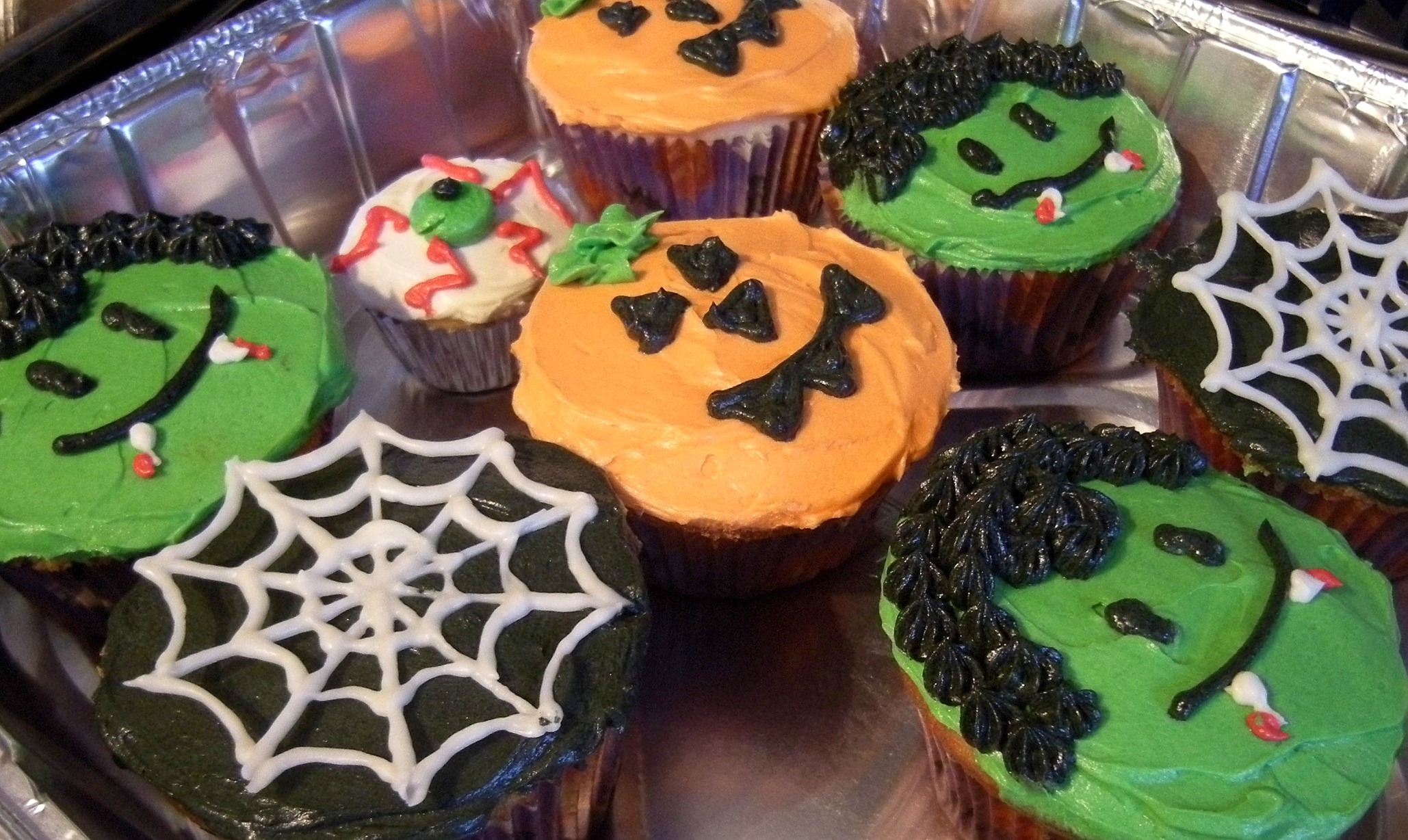 Decorate Mini-Cupcakes Halloween