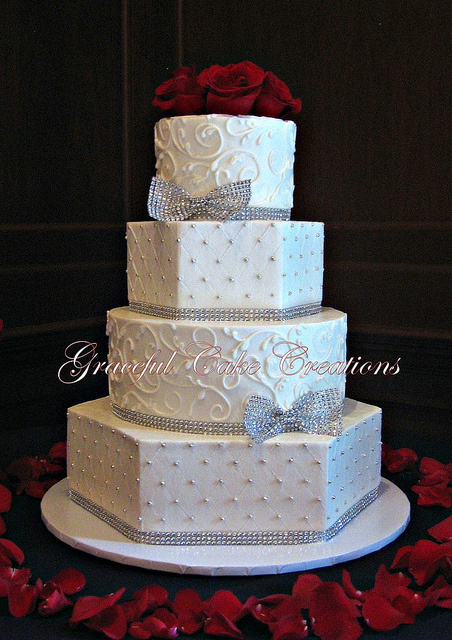 Elegant Wedding Cakes with Bling Elegant Wedding Cakes with Bling