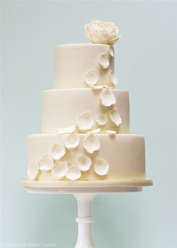 Elegant Wedding Cakes with Flowers