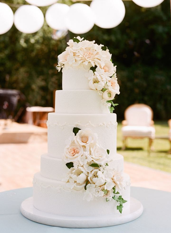 Elegant Wedding Cakes with Flowers