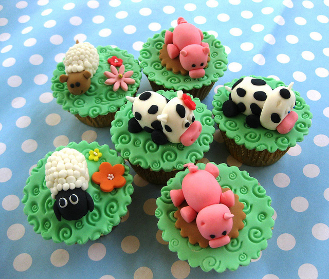 Farm Animal Fondant Cupcakes