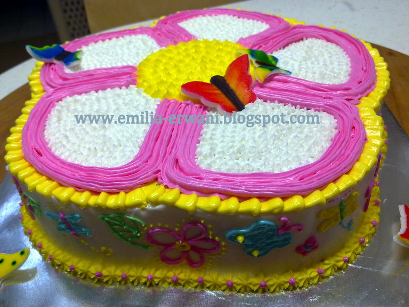 Flower Shaped Cake