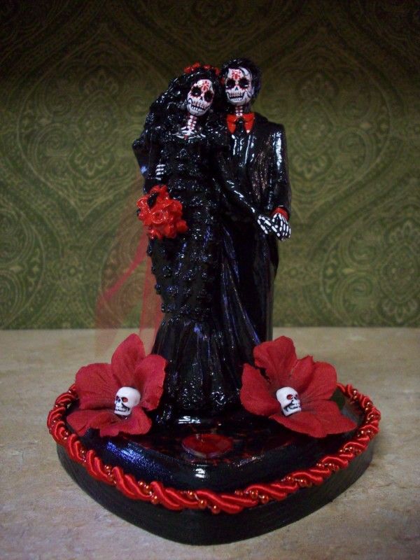 Gothic Wedding Cakes - Dark Side of Love