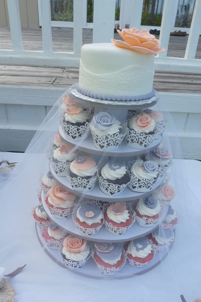 Grey Wedding Cake Cupcakes
