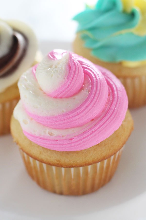 How to Swirl Frosting On Cupcakes