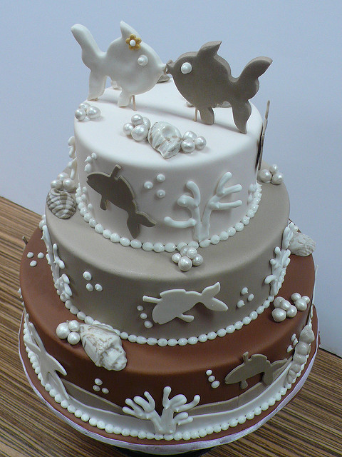 Kissing Fish Wedding Cake