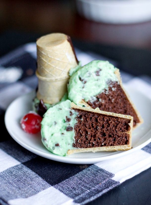 Mint Chocolate Chip Ice Cream Cupcakes