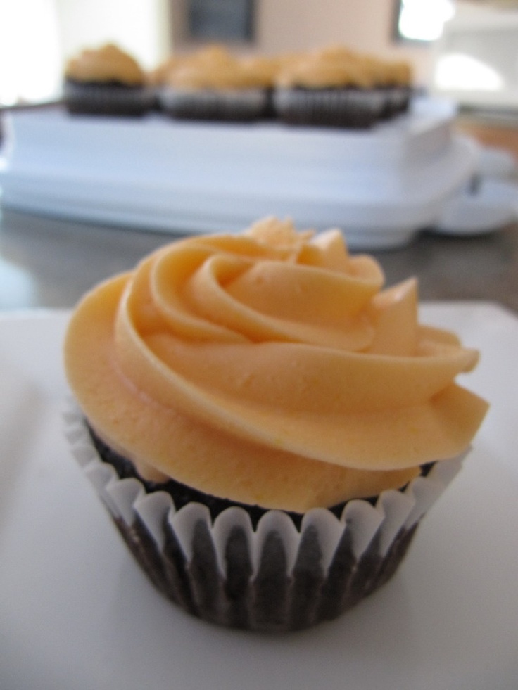 Orange Cupcakes with Buttercream Frosting Orange Cupcakes with Buttercream Frosting