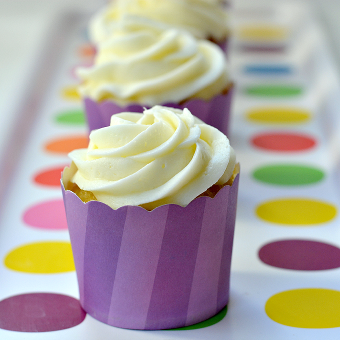 Orange Cupcakes with Buttercream Frosting Orange Cupcakes with Buttercream Frosting