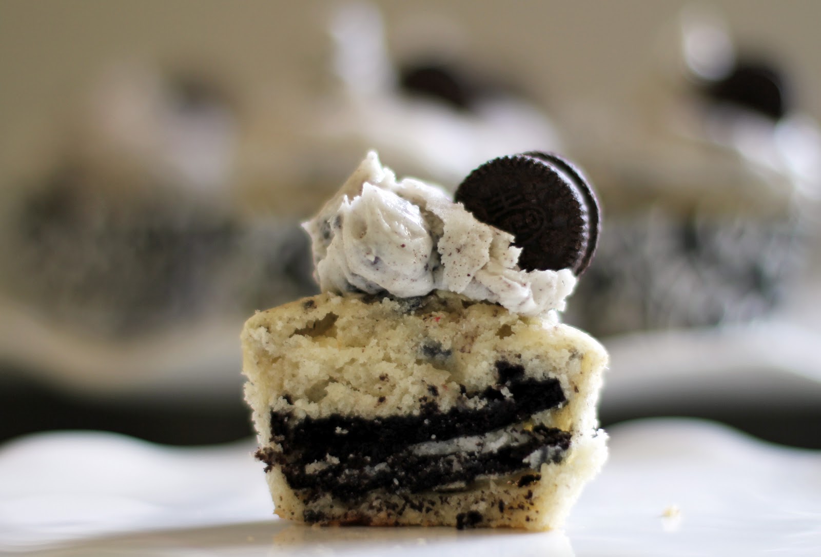Oreo Cookies and Cream Cupcakes Oreo Cookies and Cream Cupcakes