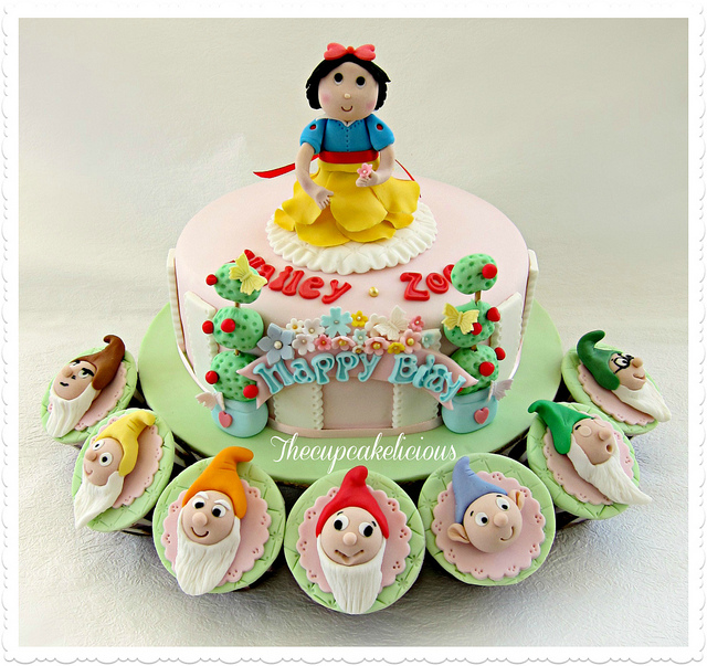 Snow White and Seven Dwarf Cupcakes Snow White and Seven Dwarf Cupcakes