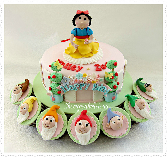 Snow White and Seven Dwarf Cupcakes