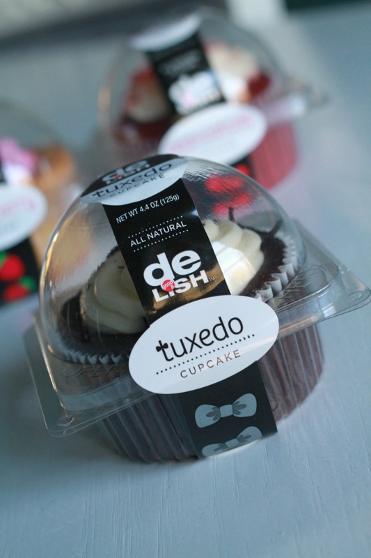 Tuxedo Cupcake Cake