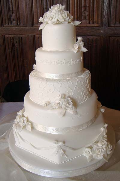 13 Photos of Colorful Vintage Wedding Cakes 13 Photos of Colorful Vintage Wedding Cakes