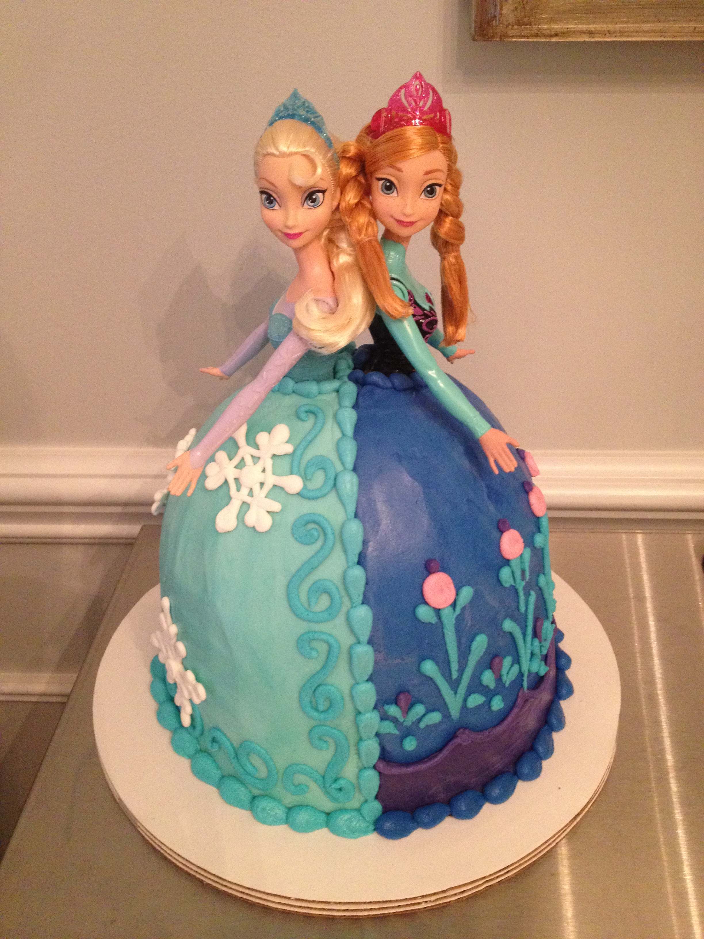 Anna and Elsa From Frozen Cakes