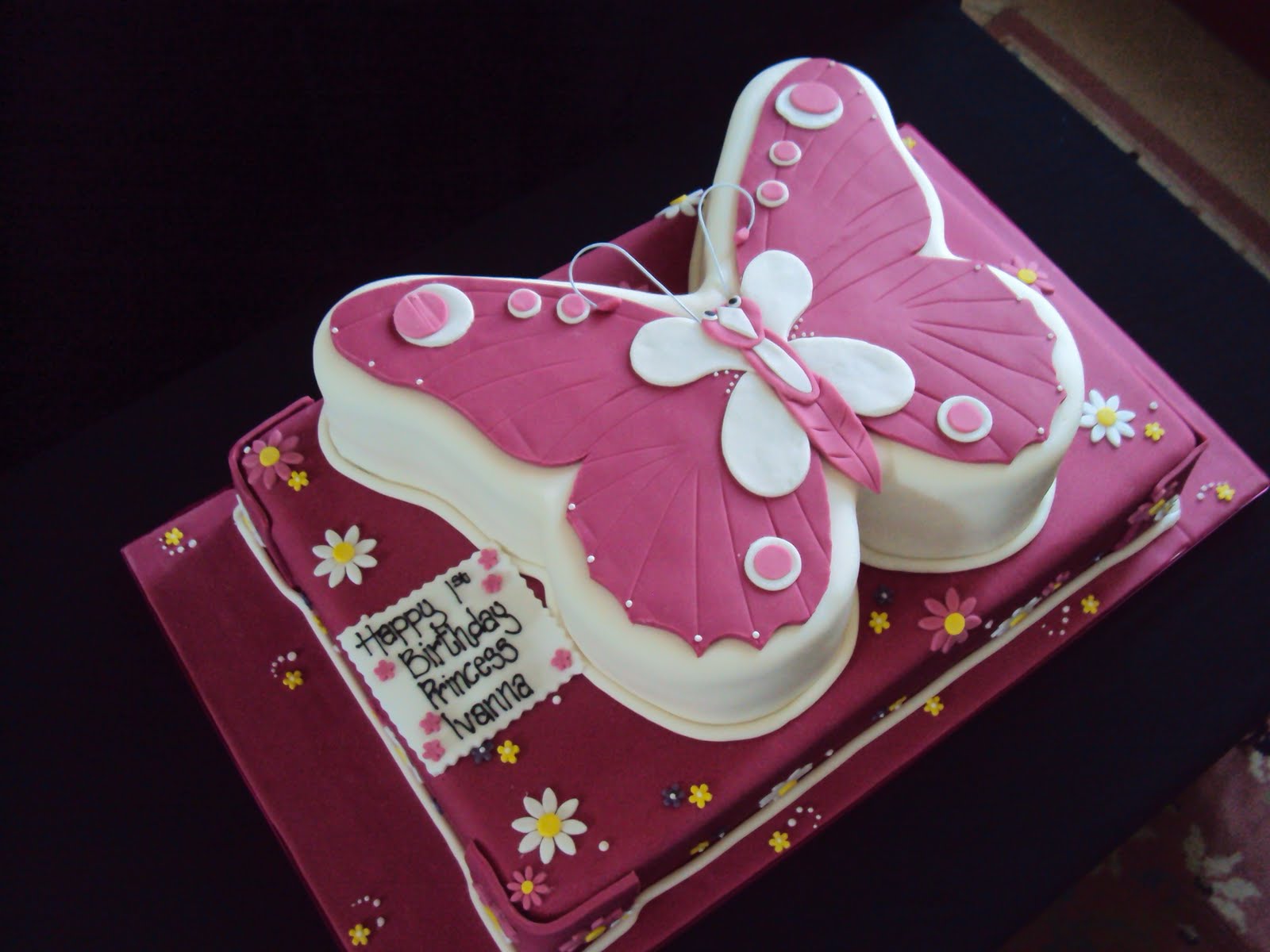 12 Photos of Home Make Butterfly Cakes