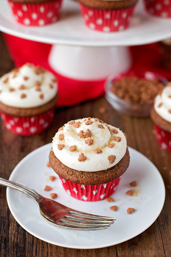 Cinnamon Gingerbread Cupcakes with Cream Cheese Frosting