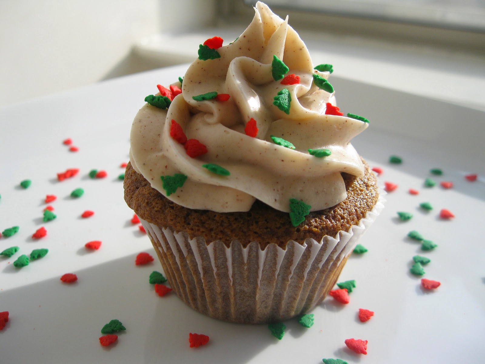 Cinnamon Gingerbread Cupcakes with Cream Cheese Frosting