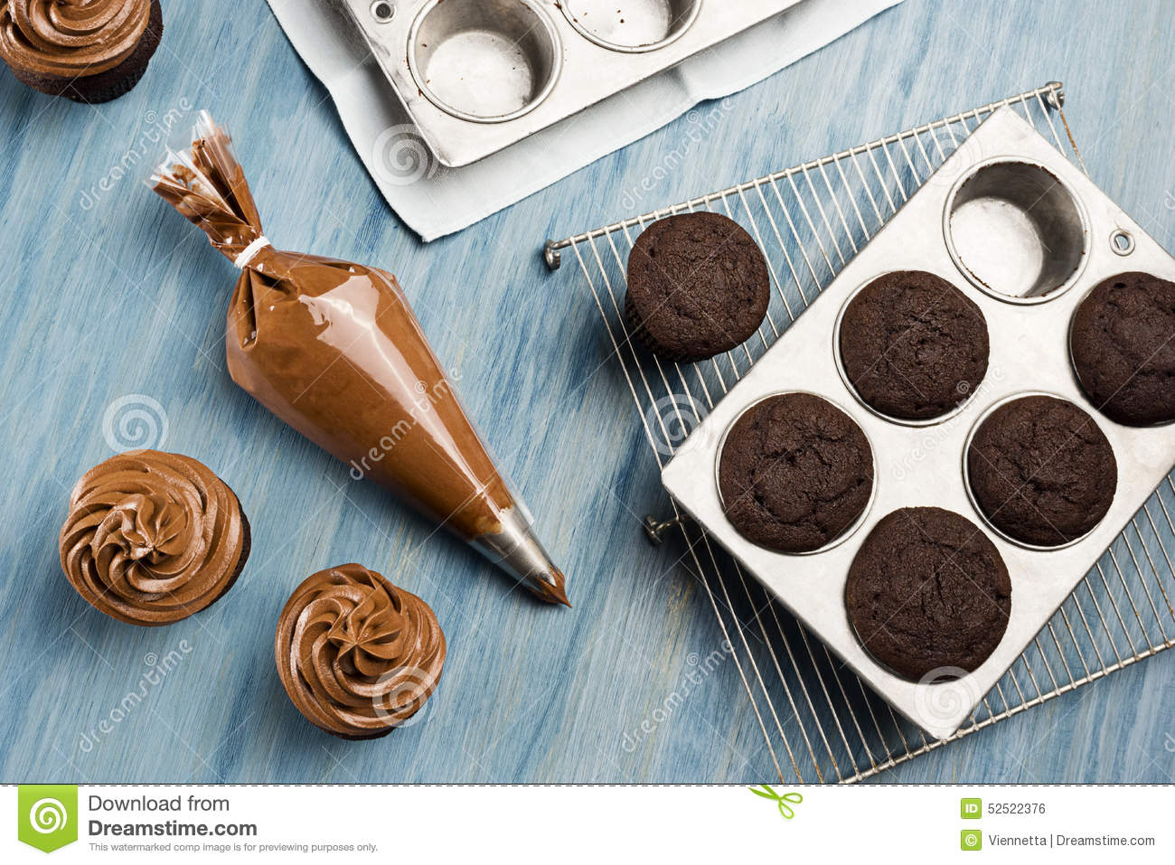 Decorations with Chocolate Frosting for Cupcakes