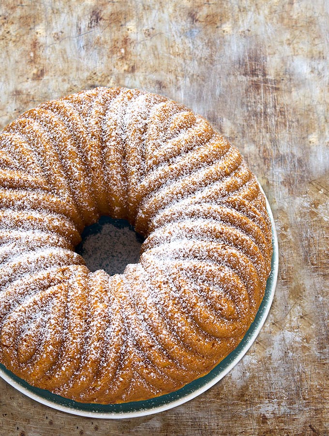 5 Photos of Pumpkin Bundt Cakes With Powdered Sugar