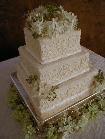 Elegant Wedding Cakes with Crystals