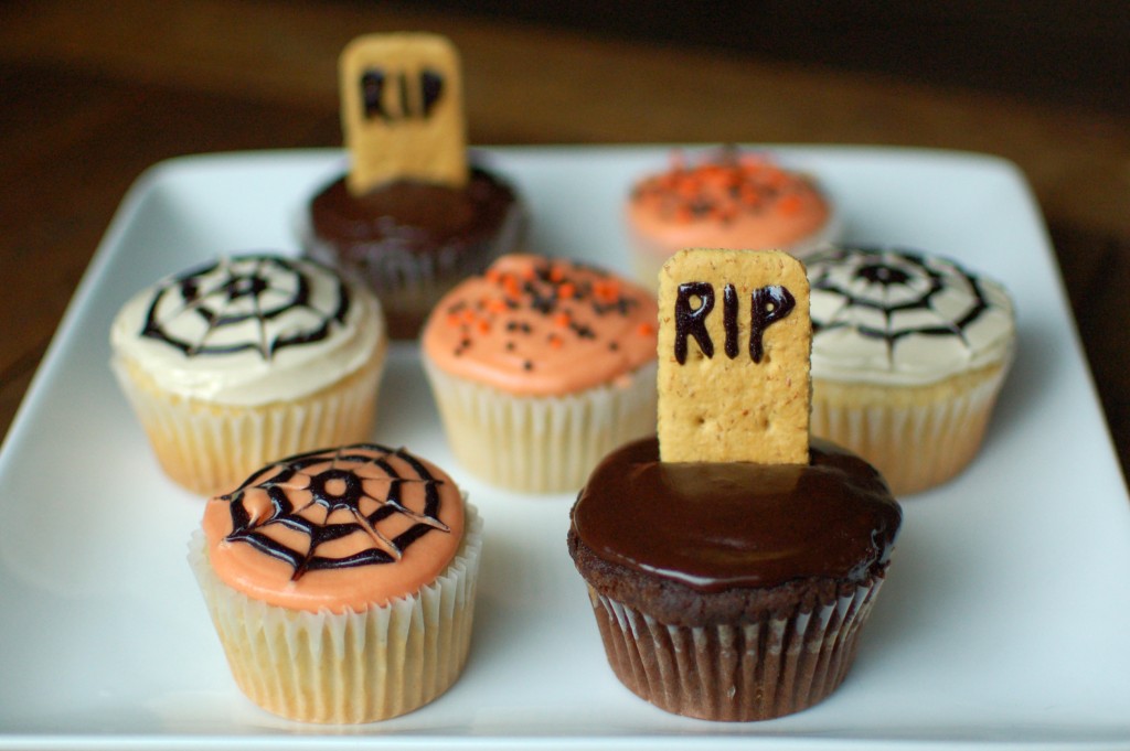 Fun and Easy Halloween Cupcakes
