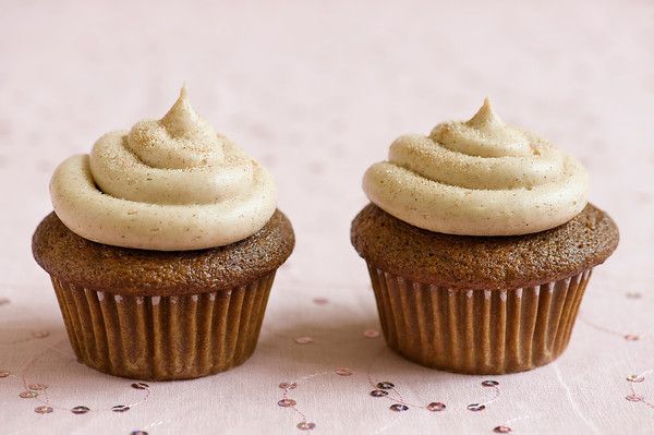 Gingerbread Cupcakes with Cinnamon Frosting Gingerbread Cupcakes with Cinnamon Frosting
