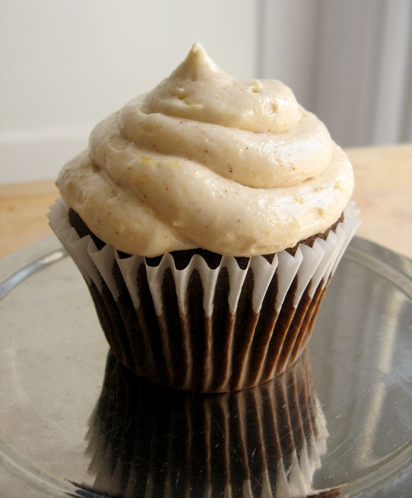 Gingerbread Cupcakes with Cinnamon Frosting